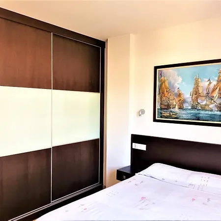 En Roses: Terraza, A/a, Wifi, Parking, 2ª Linea De Playa - Es-258-89 Apartment