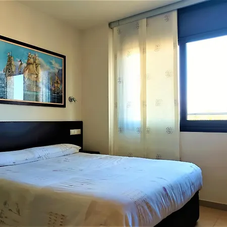 En Roses: Terraza, A/a, Wifi, Parking, 2ª Linea De Playa - Es-258-89 Apartment *